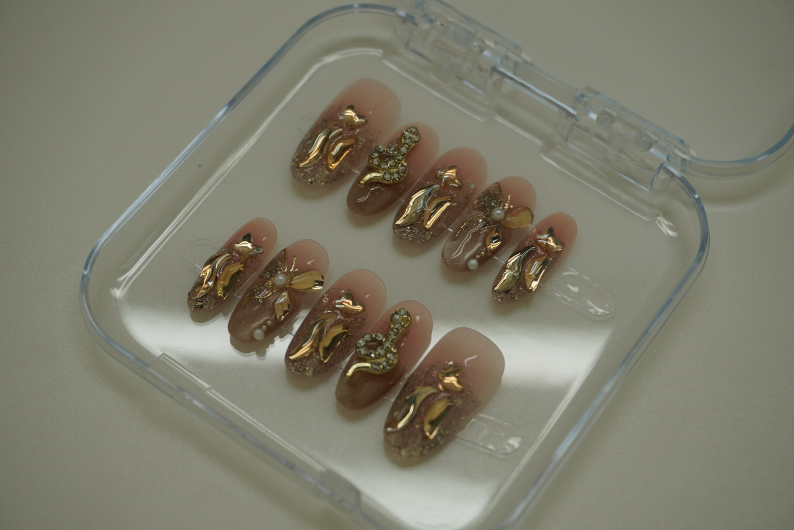 02 · Golden Muse